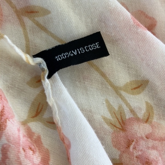 Cream/tan/brown/pink scarf with rose/bird/butterfly print - Picture 4 of 4